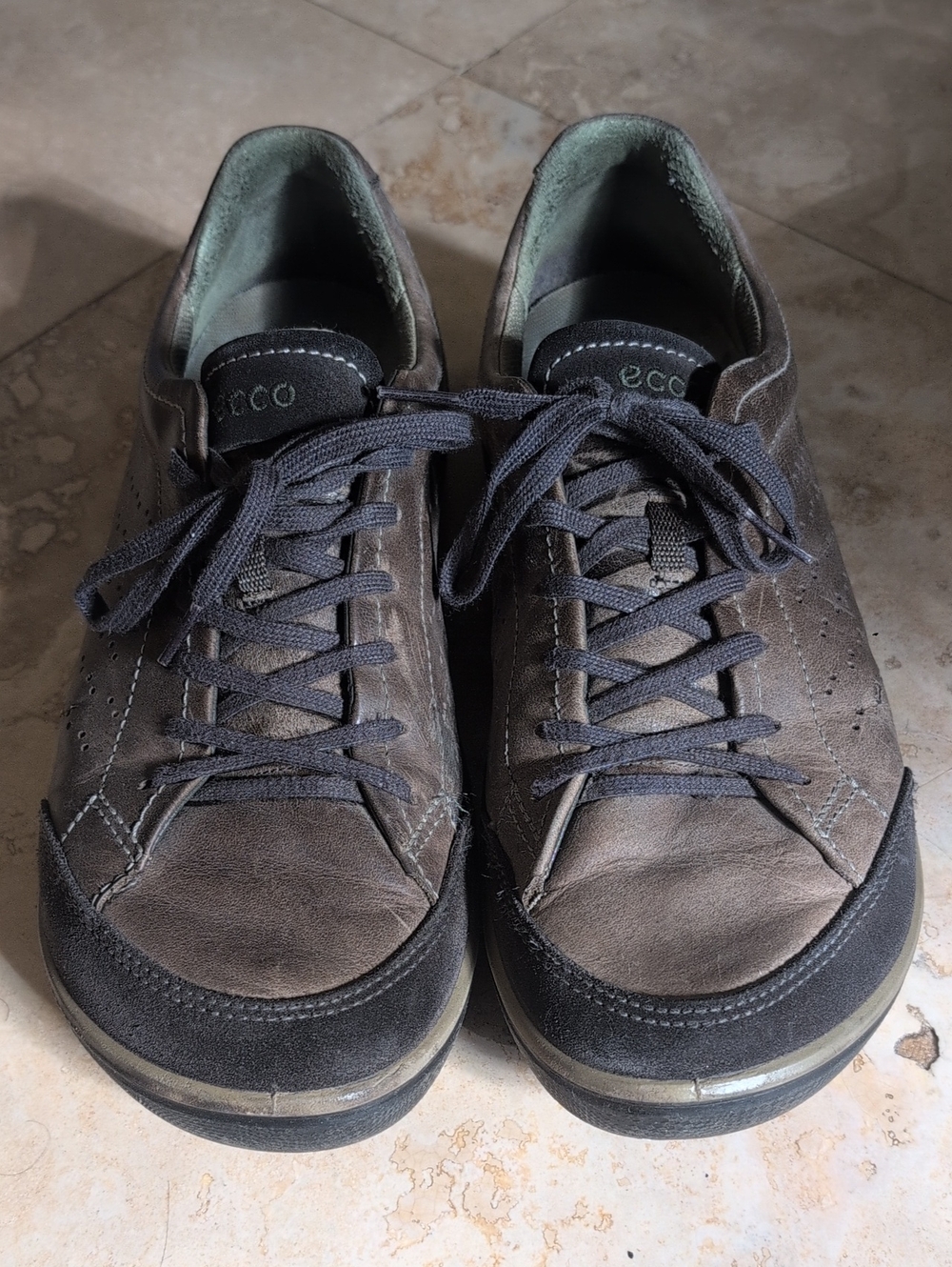 Ecco Men's Brown Leather Lace-Up Sneakers with Black Accents